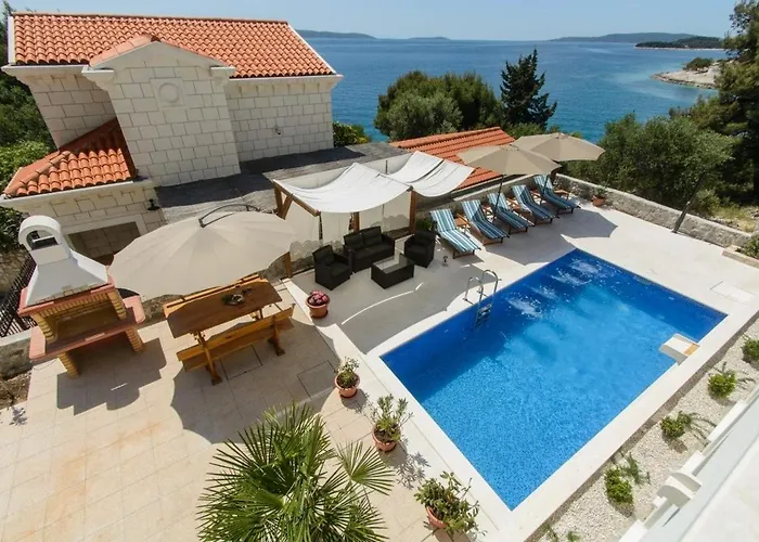 Seaside With A Swimming Pool Rastici, Ciovo - 11092 特罗吉尔