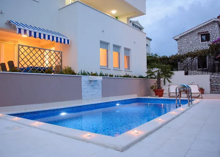 Seaside With A Swimming Pool Rastici, Ciovo - 11092 特罗吉尔